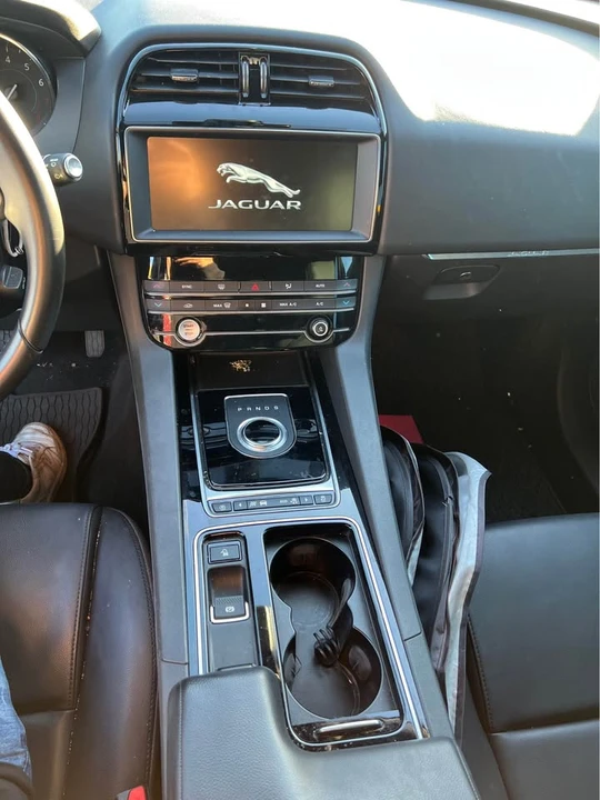 2020 Jaguar F-Pace - Image 9 of 10