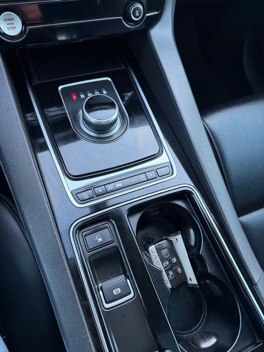 2020 Jaguar F-Pace - Image 14 of 18