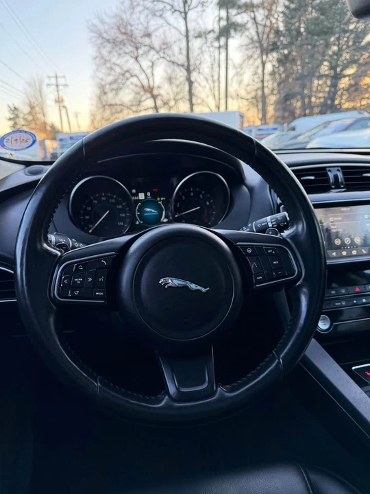 2020 Jaguar F-Pace - Image 10 of 18