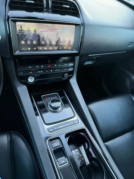 2020 Jaguar F-Pace - Image 12 of 18