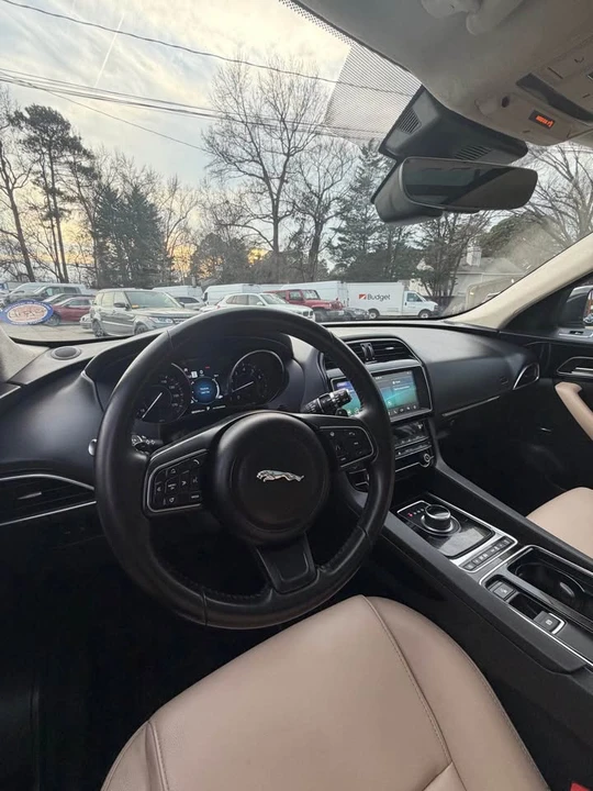 2020 Jaguar F-Pace - Image 10 of 20