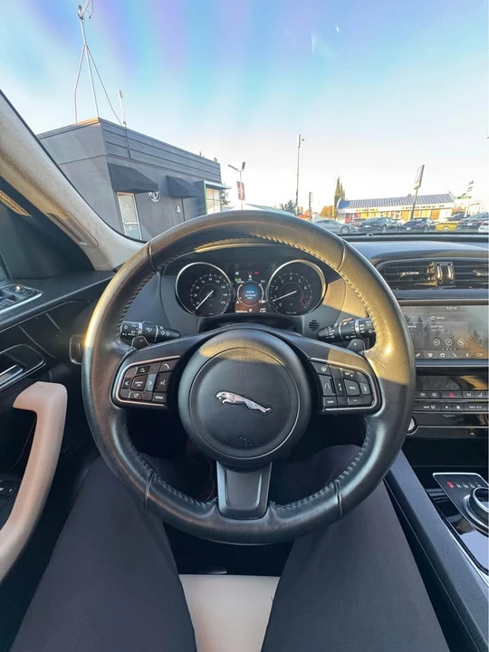 2020 Jaguar F-Pace - Image 13 of 16