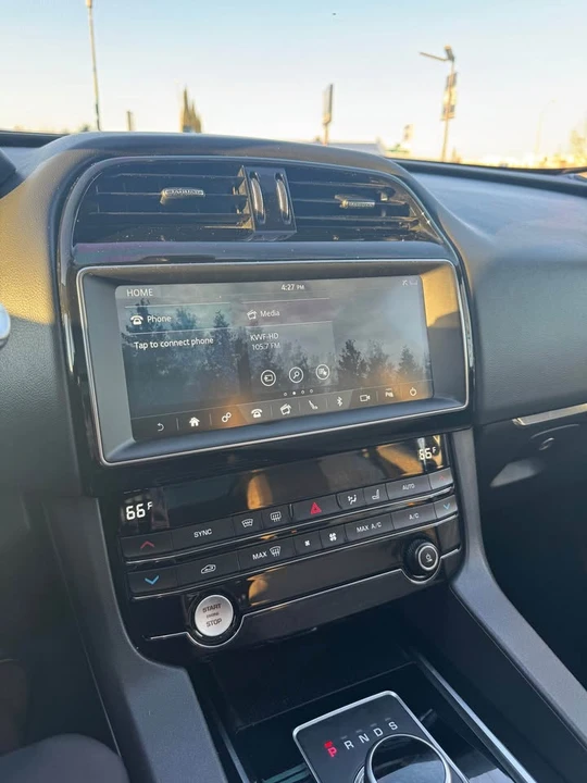 2020 Jaguar F-Pace - Image 14 of 16