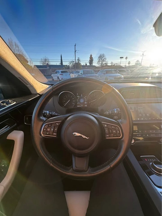 2020 Jaguar F-Pace - Image 12 of 16