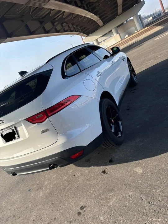 2020 Jaguar F-Pace - Image 9 of 18