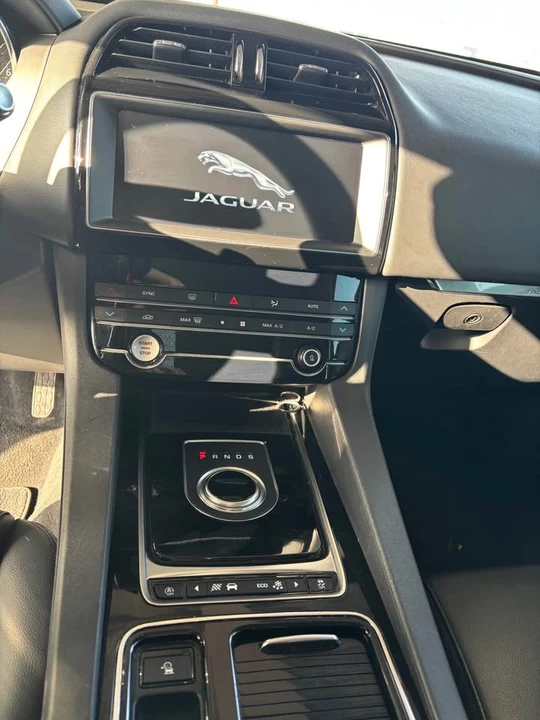 2020 Jaguar F-Pace - Image 14 of 18