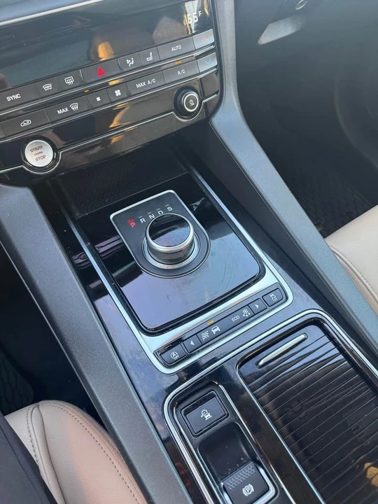 2020 Jaguar F-Pace - Image 15 of 16