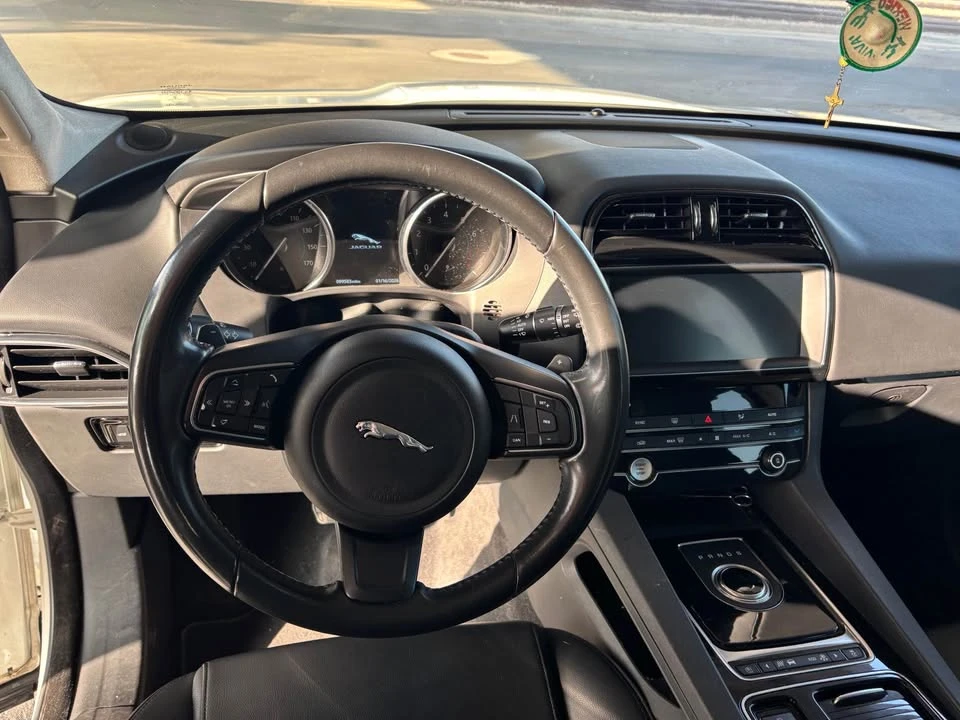 2020 Jaguar F-Pace - Image 11 of 18