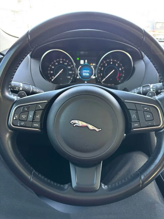 2020 Jaguar F-Pace - Image 13 of 18