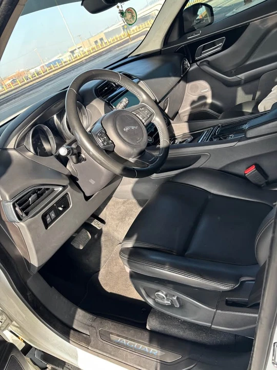2020 Jaguar F-Pace - Image 12 of 18