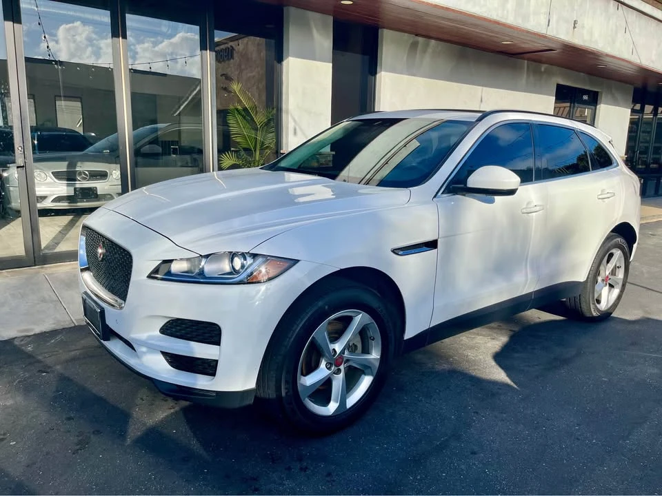 2020 Jaguar F-Pace - Image 3 of 19