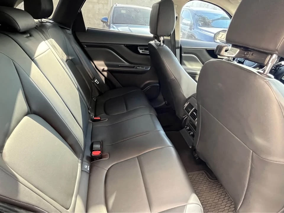 2020 Jaguar F-Pace - Image 13 of 19