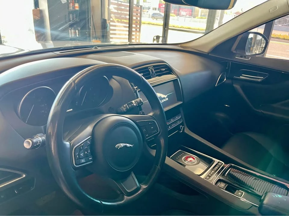 2020 Jaguar F-Pace - Image 9 of 20