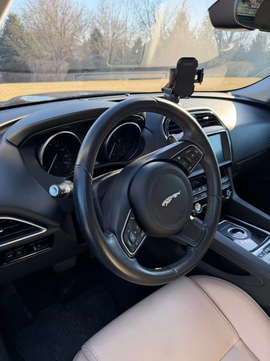 2020 Jaguar F-Pace - Image 7 of 10