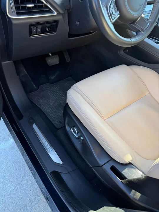 2020 Jaguar F-Pace - Image 6 of 10