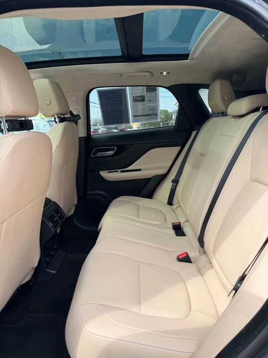 2020 Jaguar F-Pace - Image 7 of 11