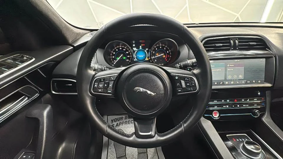 2020 Jaguar F-Pace - Image 13 of 20