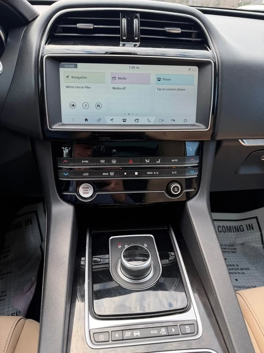 2020 Jaguar F-Pace - Image 9 of 11