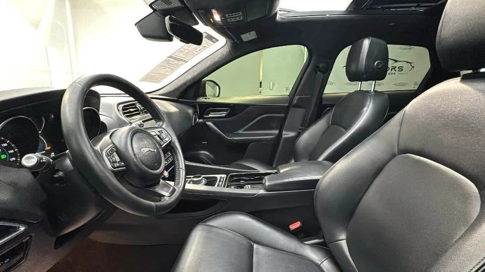 2020 Jaguar F-Pace - Image 15 of 20