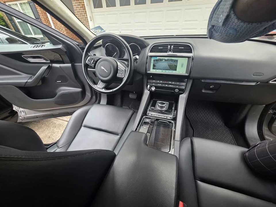 2020 Jaguar F-Pace - Image 19 of 20