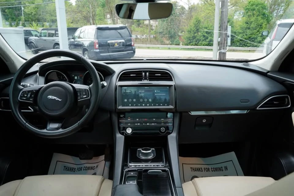2020 Jaguar F-Pace - Image 10 of 21