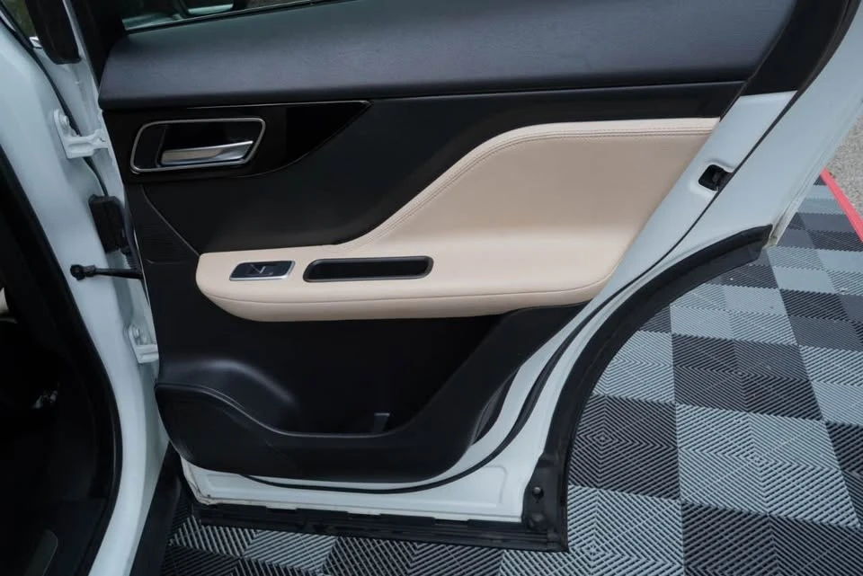2020 Jaguar F-Pace - Image 15 of 21