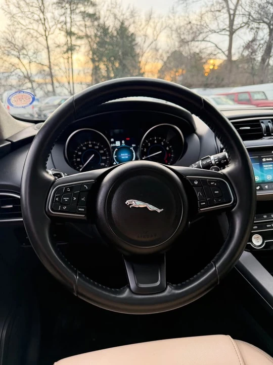 2020 Jaguar F-Pace - Image 12 of 20