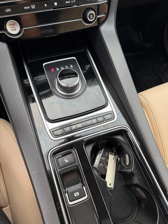 2020 Jaguar F-Pace - Image 16 of 20