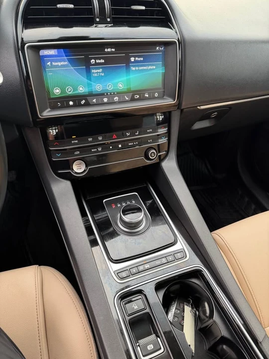2020 Jaguar F-Pace - Image 14 of 20