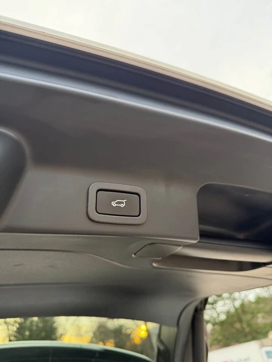2020 Jaguar F-Pace - Image 9 of 20