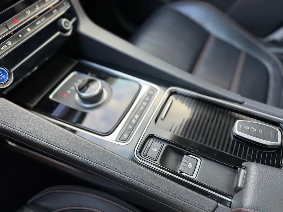 2020 Jaguar F-Pace - Image 8 of 19