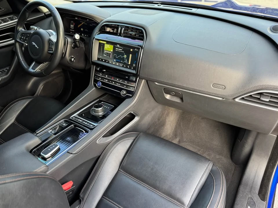 2020 Jaguar F-Pace - Image 17 of 19