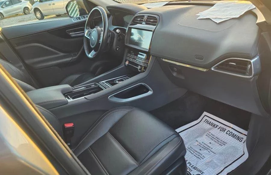 2020 Jaguar F-Pace - Image 11 of 17