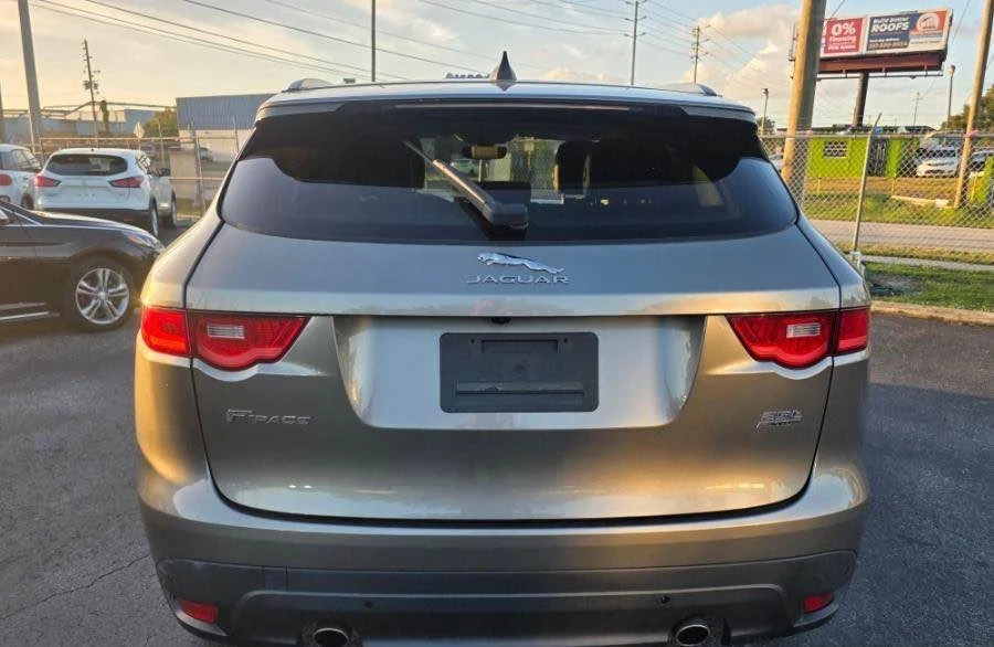 2020 Jaguar F-Pace - Image 13 of 17