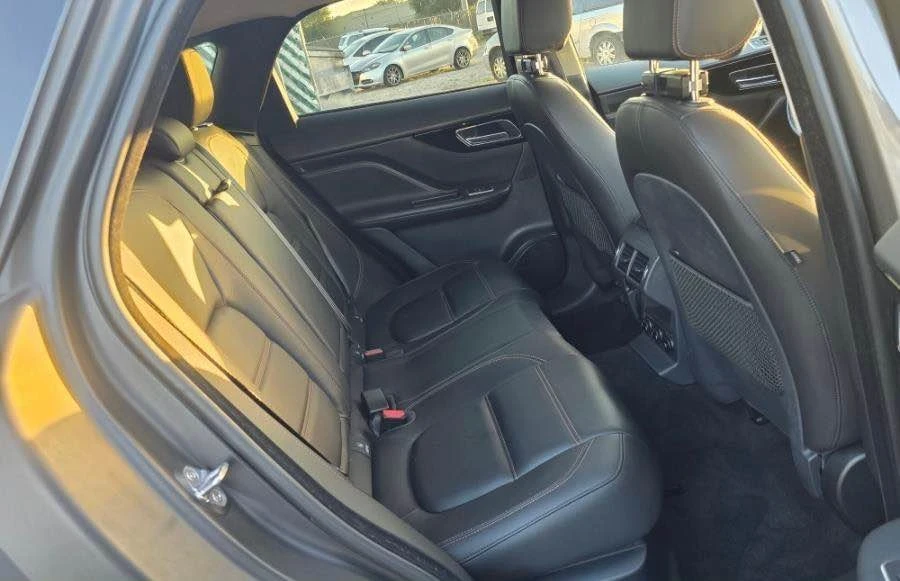 2020 Jaguar F-Pace - Image 10 of 17