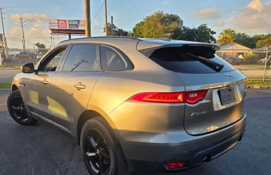 2020 Jaguar F-Pace - Image 14 of 17