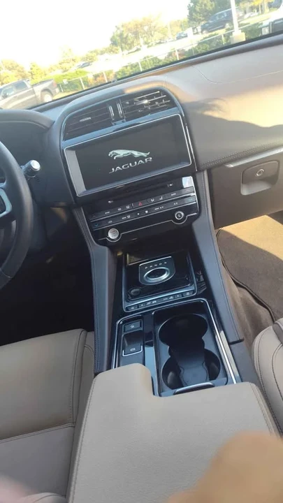 2020 Jaguar F-Pace - Image 6 of 7