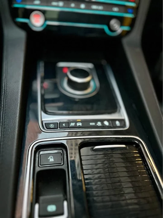 2020 Jaguar F-Pace - Image 12 of 14