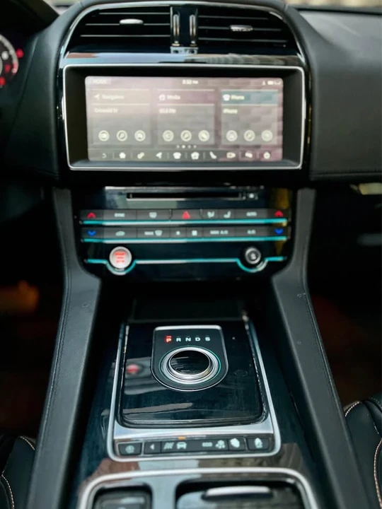 2020 Jaguar F-Pace - Image 11 of 14