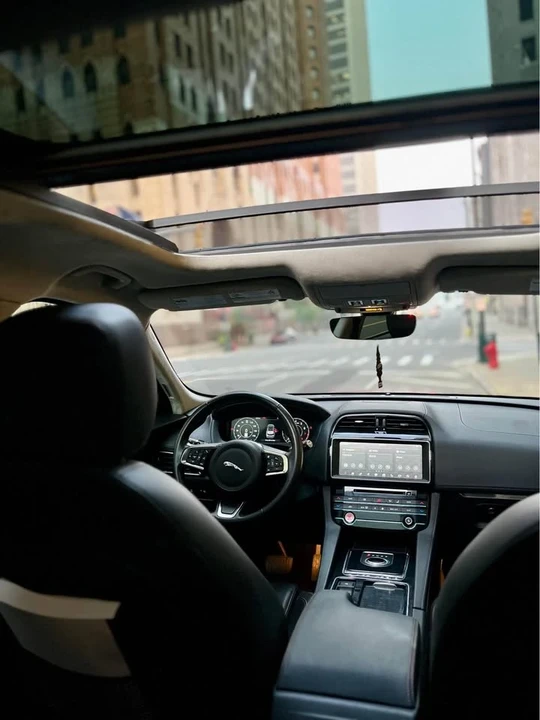 2020 Jaguar F-Pace - Image 9 of 14