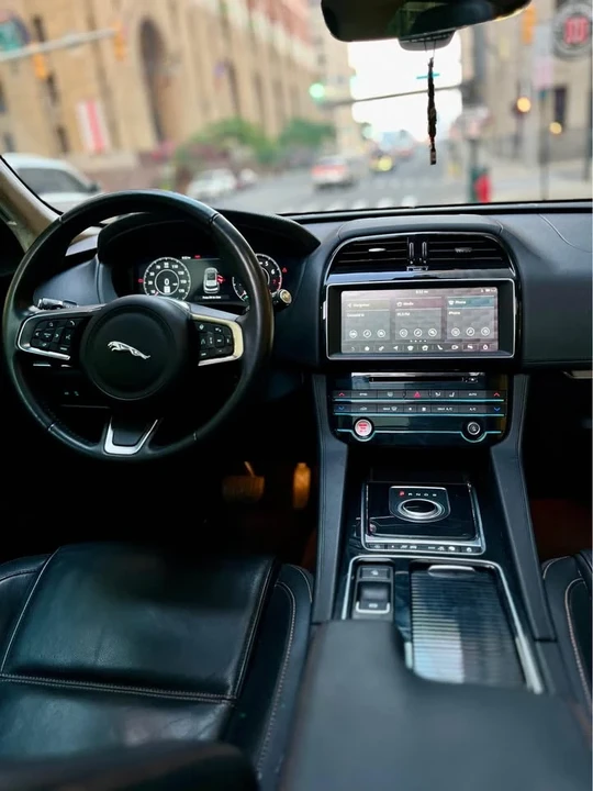 2020 Jaguar F-Pace - Image 10 of 14