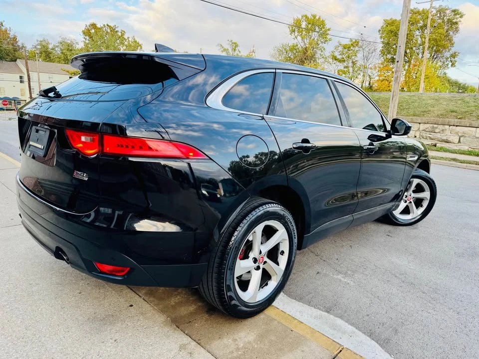 2020 Jaguar F-Pace - Image 15 of 20