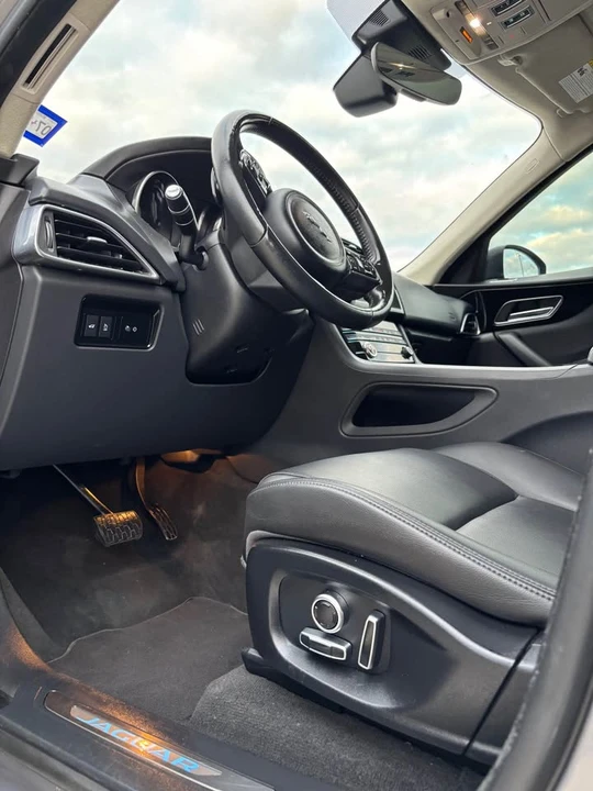 2020 Jaguar F-Pace - Image 6 of 15