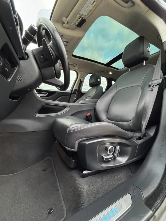 2020 Jaguar F-Pace - Image 5 of 15