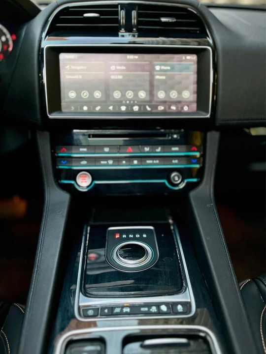 2020 Jaguar F-Pace - Image 13 of 16