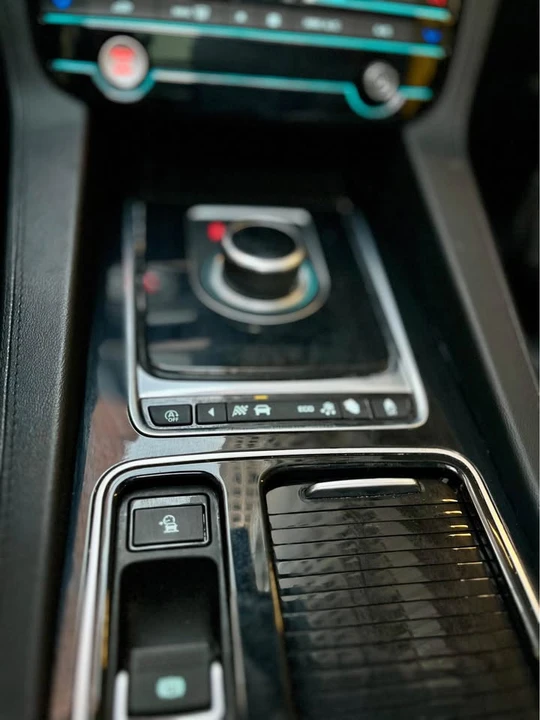2020 Jaguar F-Pace - Image 14 of 16