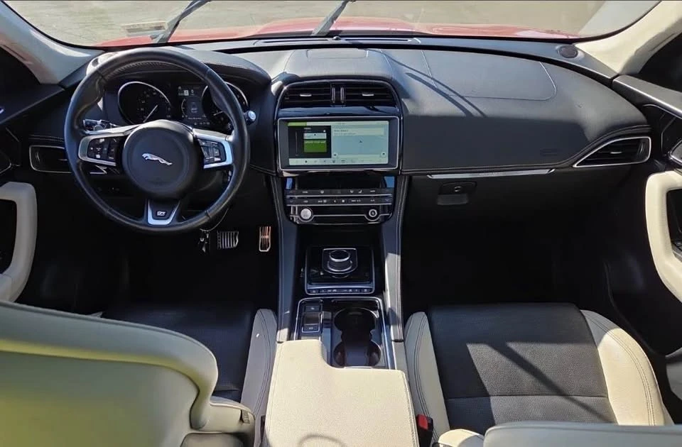 2020 Jaguar F-Pace - Image 8 of 15
