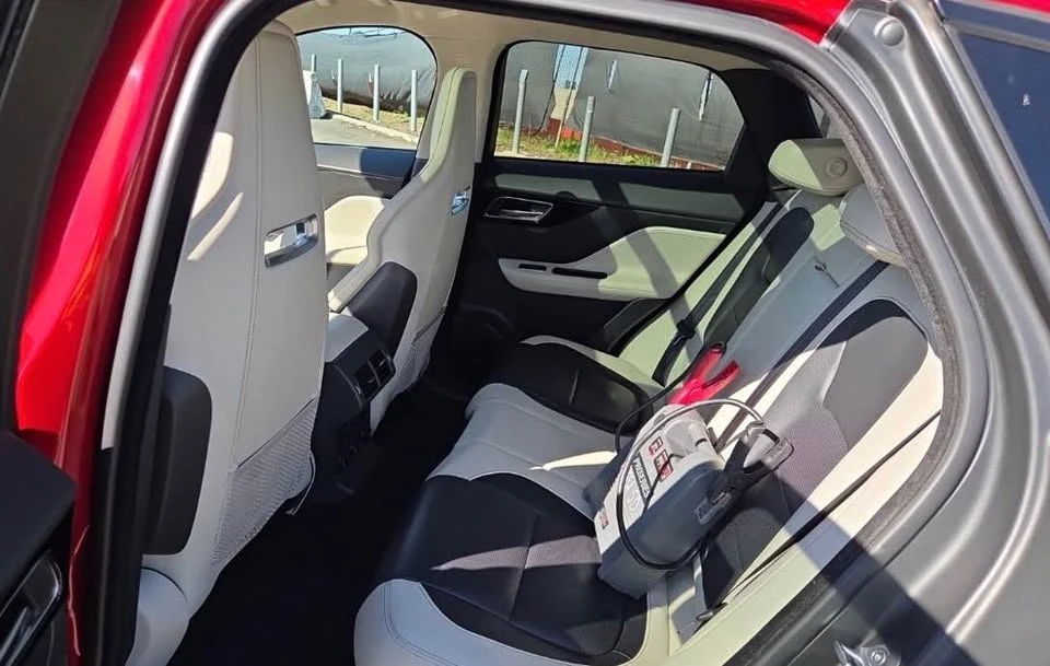2020 Jaguar F-Pace - Image 12 of 15