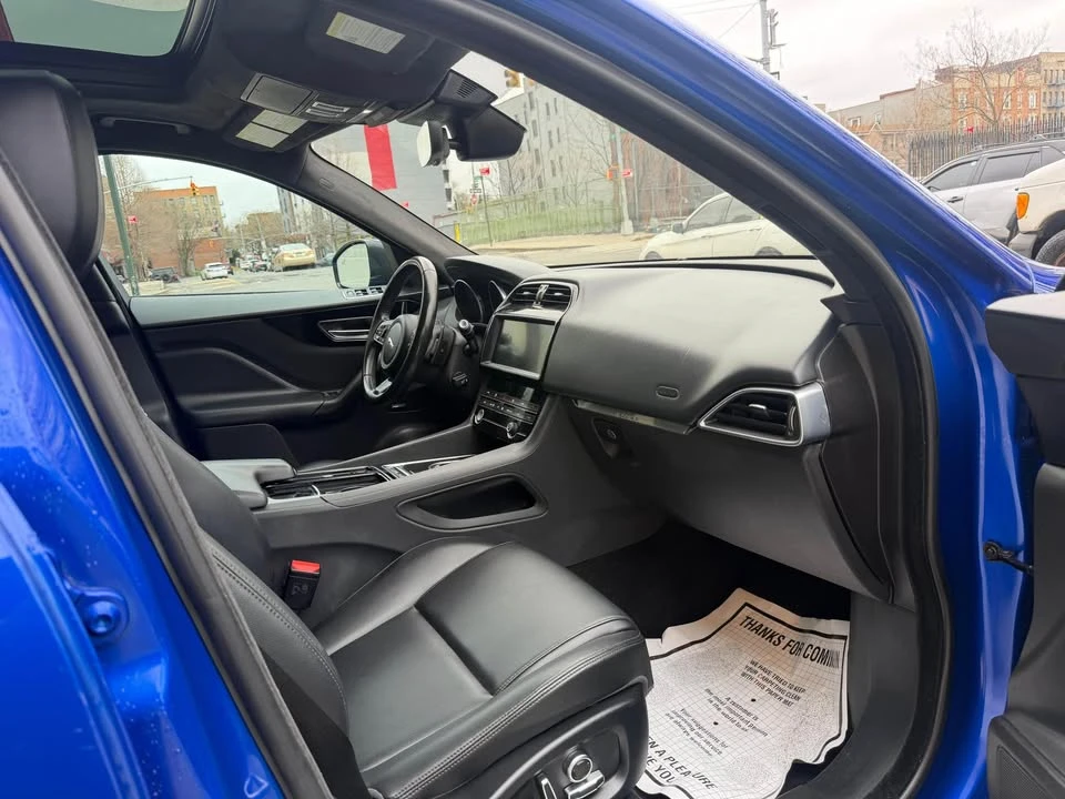 2020 Jaguar F-Pace - Image 9 of 18