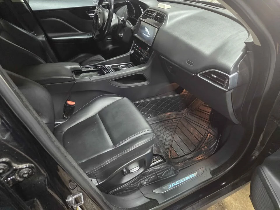2020 Jaguar F-Pace - Image 9 of 11